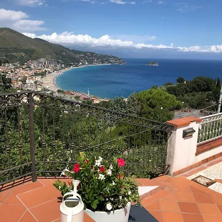 Holiday home Azzuleo