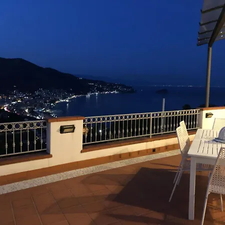Holiday home Azzuleo *
